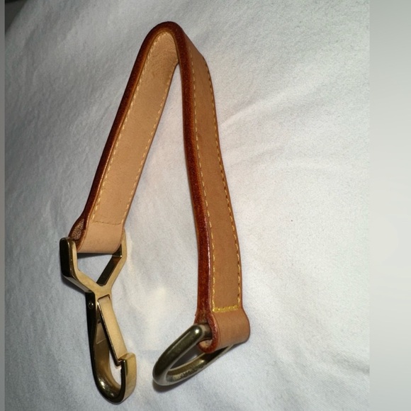 Louis Vuitton Bundle- Luggage Tag & Poignet Set, LV Keepall Strap, LV Box - Picture 7 of 9